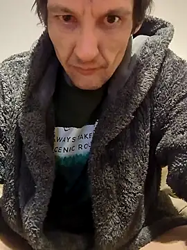 Snapshot of maciej chatting on 5, 12, 2024 maciej online show from 5, 12, 2024