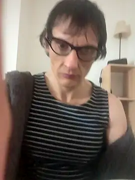 Snapshot of maciej chatting on 3, 2, 2025 maciej online show from 3, 2, 2025