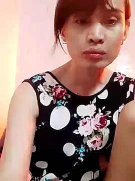 Snapshot of QueenSoreal chatting on 5, 2, 2025 QueenSoreal online show from 5, 2, 2025