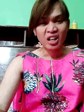 Snapshot of QueenSoreal chatting on 4, 10, 2025 QueenSoreal online show from 4, 10, 2025