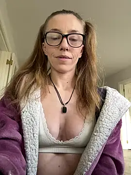 Snapshot of Heidi_Harper chatting on 2, 1, 2025 Heidi Harper online show from 2, 1, 2025