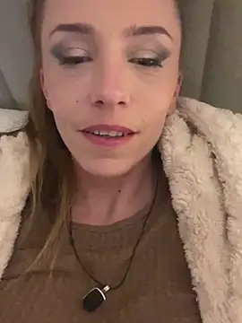 Snapshot of Heidi_Harper chatting on 15, 3, 2025 Heidi Harper online show from 15, 3, 2025