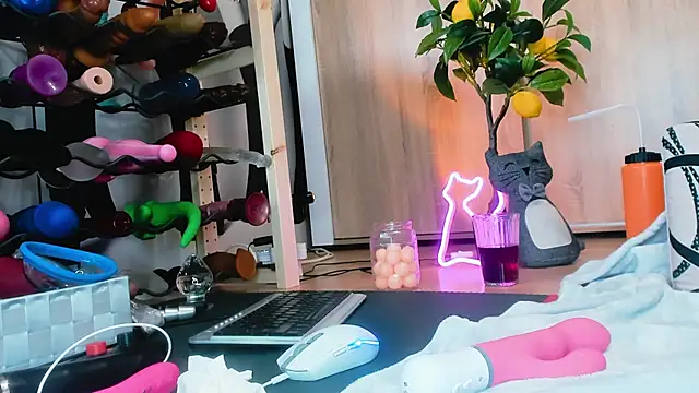 Snapshot of Anal_Queen_Mona chatting on 12, 12, 2024 Anal Queen Mona online show from 12, 12, 2024