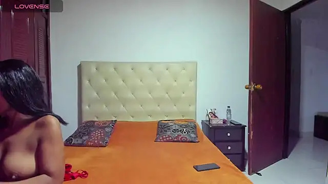 Snapshot of LUISSA_ chatting on 10, 4, 2026 LUISSA online show from 10, 4, 2026