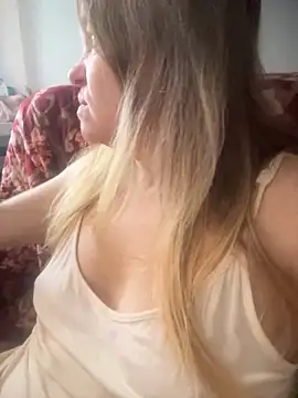 Snapshot of Susanel chatting on 9, 10, 2025 Susanel online show from 9, 10, 2025