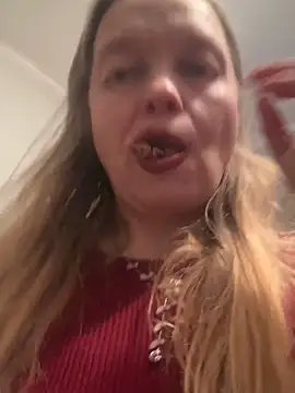 Snapshot of Susanel chatting on 21, 11, 2025 Susanel online show from 21, 11, 2025