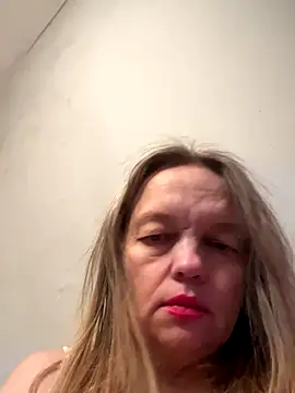 Snapshot of Susanel chatting on 15, 12, 2025 Susanel online show from 15, 12, 2025