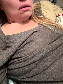 Snapshot of Susanel chatting on 17, 12, 2025 Susanel online show from 17, 12, 2025