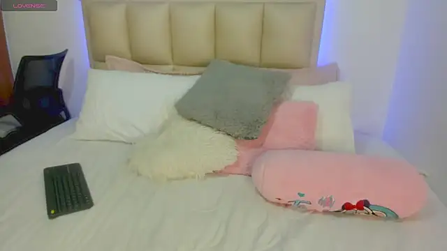 EbonyDream77 online show from 28, 7, 2026