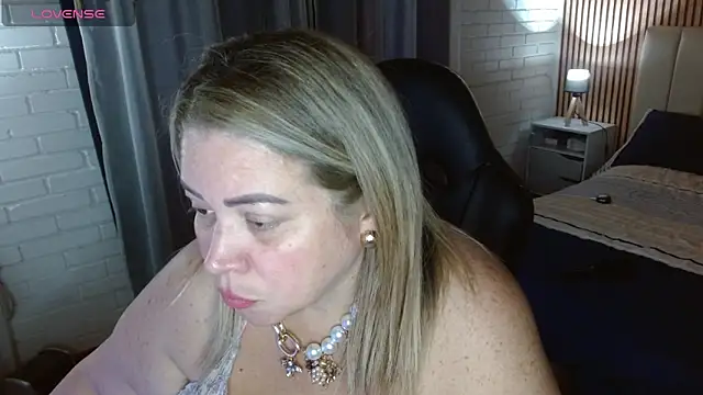 bella savati online show from 13, 12, 2025