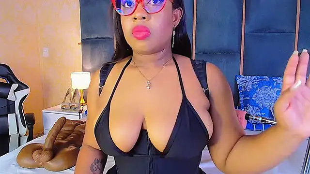 Snapshot of CaseyMoon chatting on 19, 10, 2025 CaseyMoon online show from 19, 10, 2025