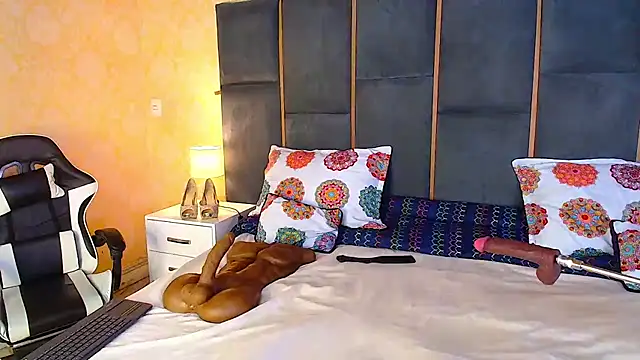 Snapshot of CaseyMoon chatting on 6, 11, 2025 CaseyMoon online show from 6, 11, 2025