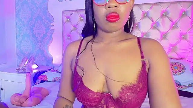 Snapshot of CaseyMoon chatting on 14, 4, 2026 CaseyMoon online show from 14, 4, 2026