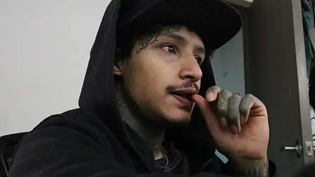 Snapshot of trieone chatting on 12, 10, 2025 trieone online show from 12, 10, 2025