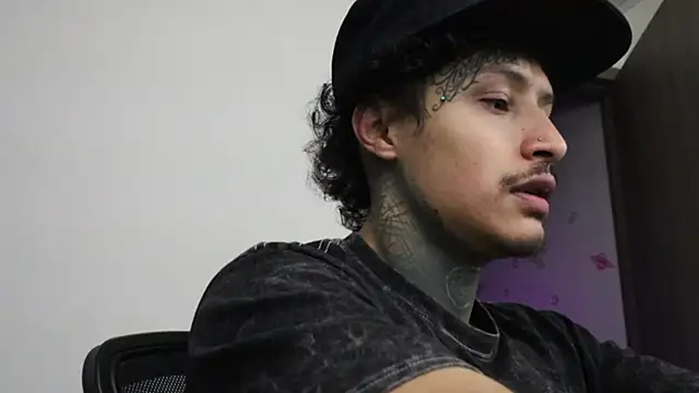 Snapshot of trieone chatting on 14, 10, 2025 trieone online show from 14, 10, 2025