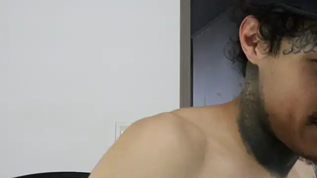 Snapshot of trieone chatting on 26, 10, 2025 trieone online show from 26, 10, 2025