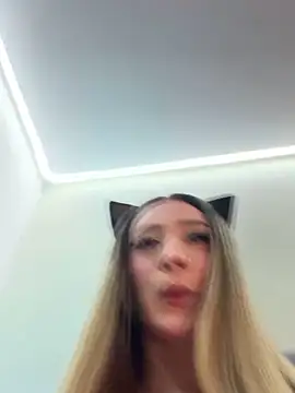 bunny bicht online show from 5, 3, 2026