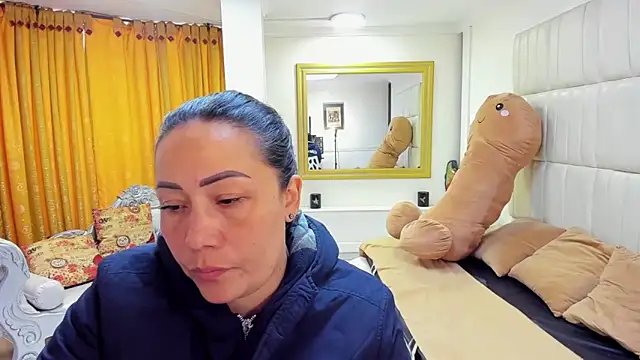 Snapshot of gaby_trent chatting on 17, 10, 2025 gaby trent online show from 17, 10, 2025