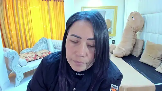 Snapshot of gaby_trent chatting on 23, 10, 2025 gaby trent online show from 23, 10, 2025