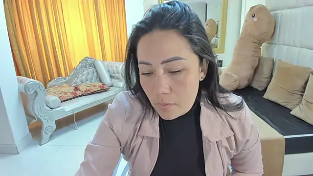 Snapshot of gaby_trent chatting on 24, 10, 2025 gaby trent online show from 24, 10, 2025