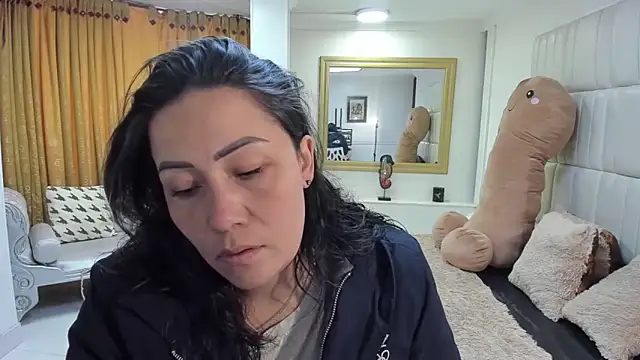 Snapshot of gaby_trent chatting on 6, 11, 2025 gaby trent online show from 6, 11, 2025