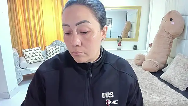 Snapshot of gaby_trent chatting on 7, 11, 2025 gaby trent online show from 7, 11, 2025