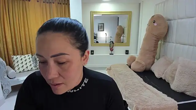 Snapshot of gaby_trent chatting on 13, 11, 2025 gaby trent online show from 13, 11, 2025