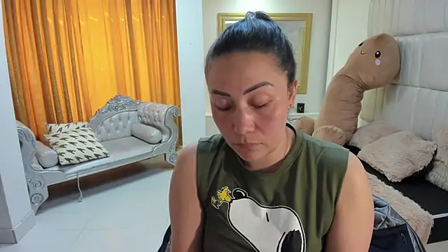 Snapshot of gaby_trent chatting on 18, 11, 2025 gaby trent online show from 18, 11, 2025