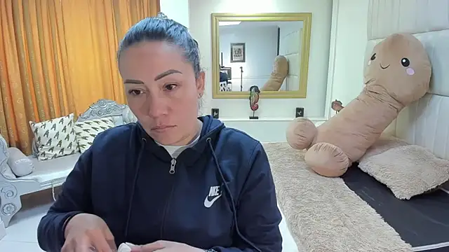 Snapshot of gaby_trent chatting on 22, 11, 2025 gaby trent online show from 22, 11, 2025