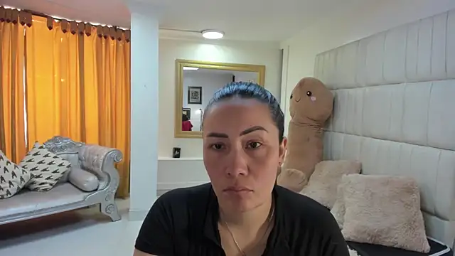 Snapshot of gaby_trent chatting on 27, 11, 2025 gaby trent online show from 27, 11, 2025