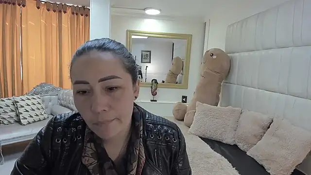 Snapshot of gaby_trent chatting on 16, 12, 2025 gaby trent online show from 16, 12, 2025