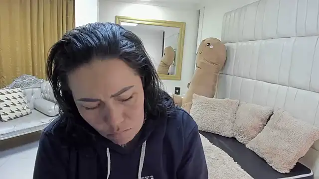 Snapshot of gaby_trent chatting on 17, 12, 2025 gaby trent online show from 17, 12, 2025