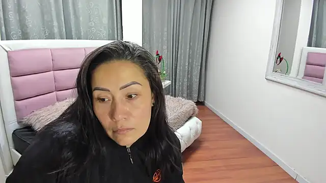 Snapshot of gaby_trent chatting on 8, 7, 2026 gaby trent online show from 8, 7, 2026