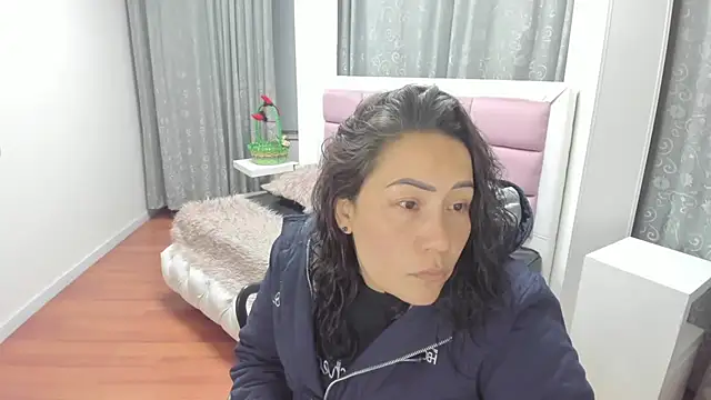 Snapshot of gaby_trent chatting on 17, 7, 2026 gaby trent online show from 17, 7, 2026
