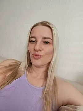 Snapshot of HILT_ON chatting on 13, 10, 2025 HILT ON online show from 13, 10, 2025