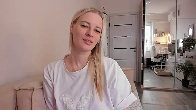 Snapshot of HILT_ON chatting on 4, 11, 2025 HILT ON online show from 4, 11, 2025