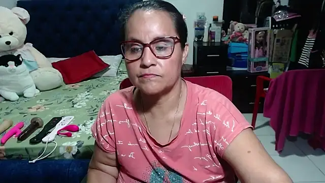 Snapshot of pervert_mommy_ chatting on 8, 3, 2025 pervert mommy  online show from 8, 3, 2025
