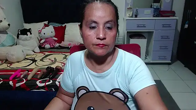 Snapshot of pervert_mommy_ chatting on 19, 9, 2025 pervert mommy  online show from 19, 9, 2025