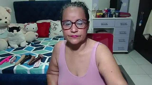 Snapshot of pervert_mommy_ chatting on 6, 10, 2025 pervert mommy  online show from 6, 10, 2025