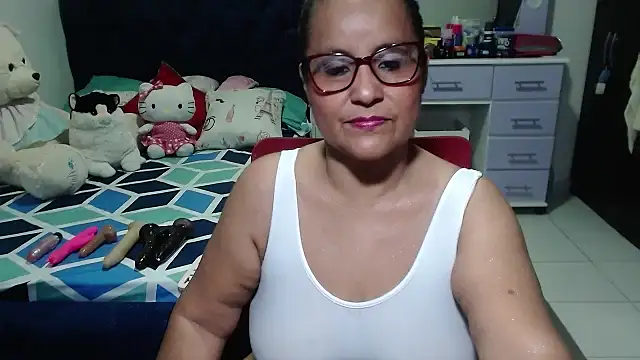 Snapshot of pervert_mommy_ chatting on 9, 10, 2025 pervert mommy  online show from 9, 10, 2025