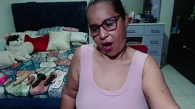 Snapshot of pervert_mommy_ chatting on 20, 10, 2025 pervert mommy  online show from 20, 10, 2025