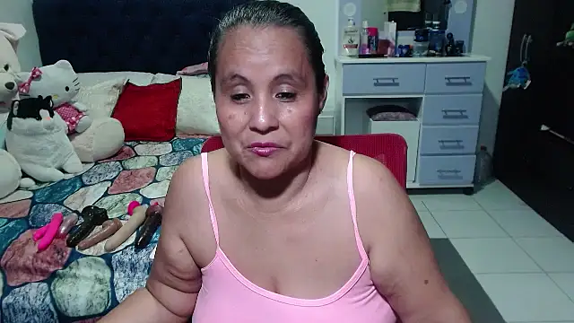 Snapshot of pervert_mommy_ chatting on 21, 10, 2025 pervert mommy  online show from 21, 10, 2025