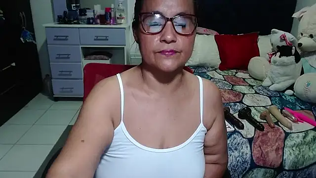 Snapshot of pervert_mommy_ chatting on 22, 10, 2025 pervert mommy  online show from 22, 10, 2025