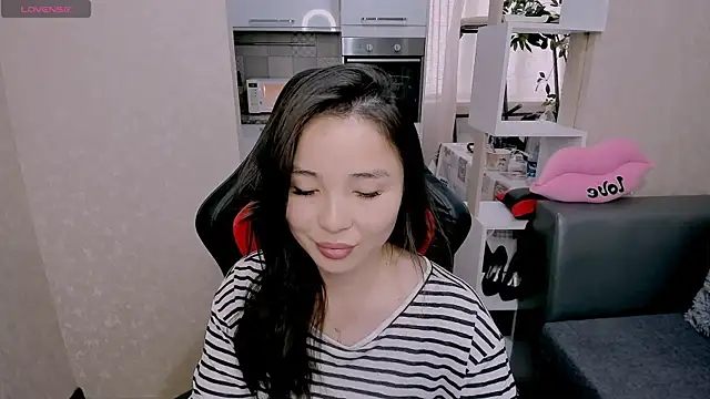 Snapshot of AyaMoon chatting on 1, 10, 2025 AyaMoon online show from 1, 10, 2025