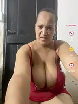 Snapshot of XHotJuicyBootyXX chatting on 7, 5, 2026 XHotJuicyBootyXX online show from 7, 5, 2026