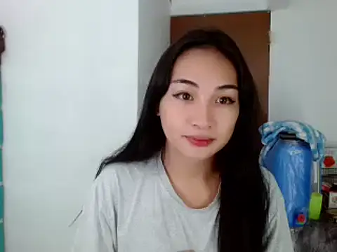 Snapshot of SweetLilly_18 chatting on 5, 12, 2024 SweetLilly 18 online show from 5, 12, 2024