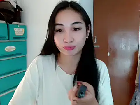 Snapshot of SweetLilly_18 chatting on 23, 12, 2024 SweetLilly 18 online show from 23, 12, 2024