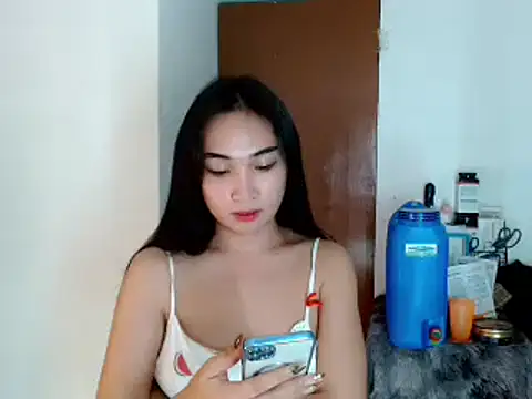 Snapshot of SweetLilly_18 chatting on 3, 1, 2025 SweetLilly 18 online show from 3, 1, 2025