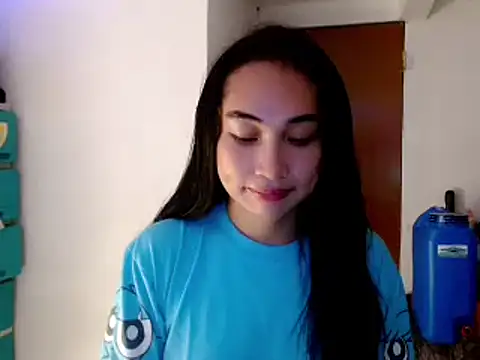 Snapshot of SweetLilly_18 chatting on 6, 1, 2025 SweetLilly 18 online show from 6, 1, 2025