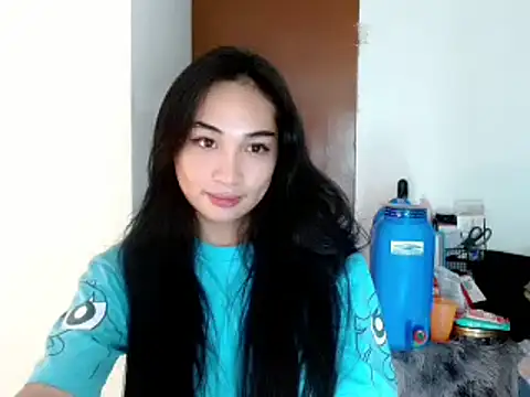 Snapshot of SweetLilly_18 chatting on 7, 1, 2025 SweetLilly 18 online show from 7, 1, 2025